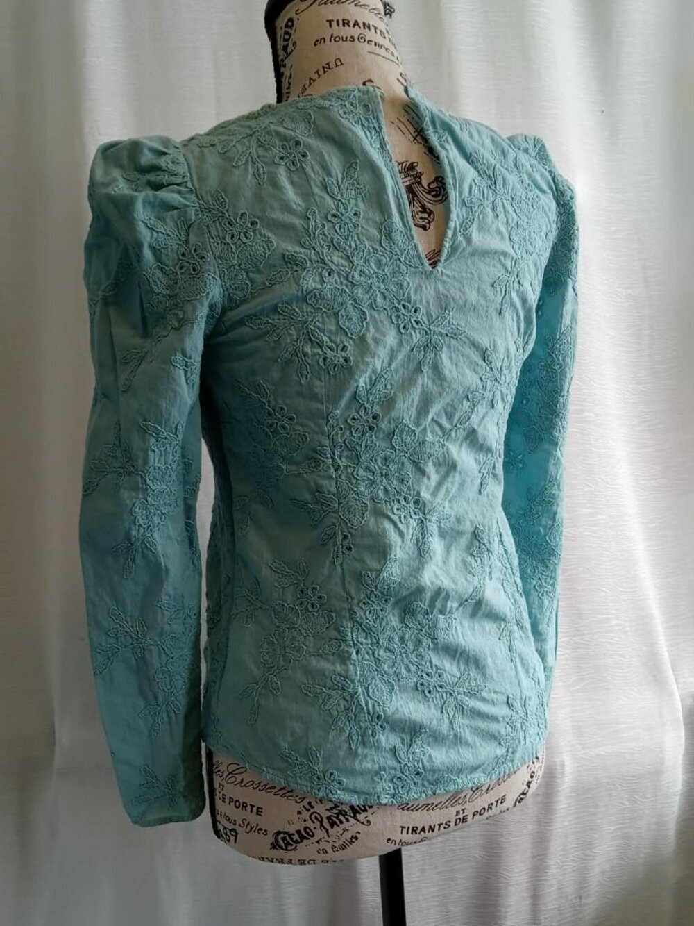Vintage RW&CO. turquoise floral English lace long and puffy sleeves blouse - Picture 9 of 16